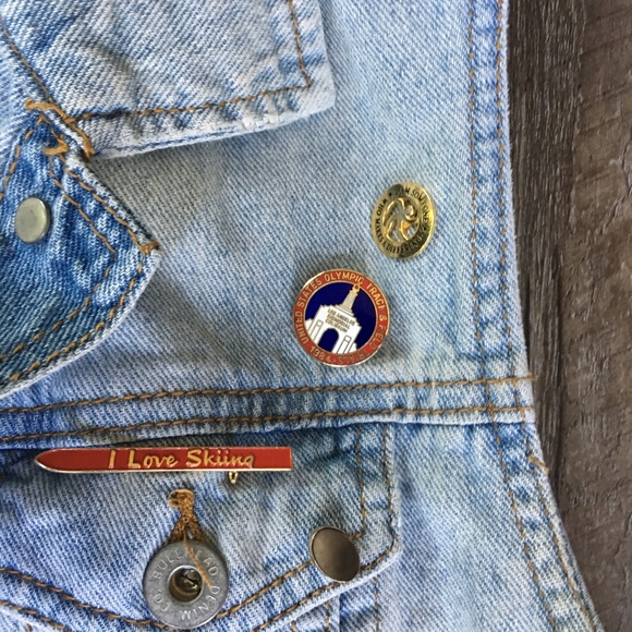 Pacsun Unique Custom Pinned Denim Vest Size Medium - Picture 3 of 5